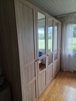 GRATIS Großer Kleiderschrank (Eiche-Optik) abzugeben