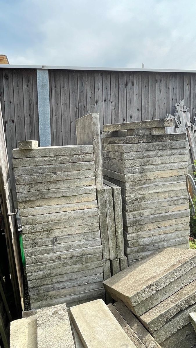 Bodenbeläge: mind. 120 Gartenplatten aus Beton – Gebraucht aus Wolhusen von AlpenVibe