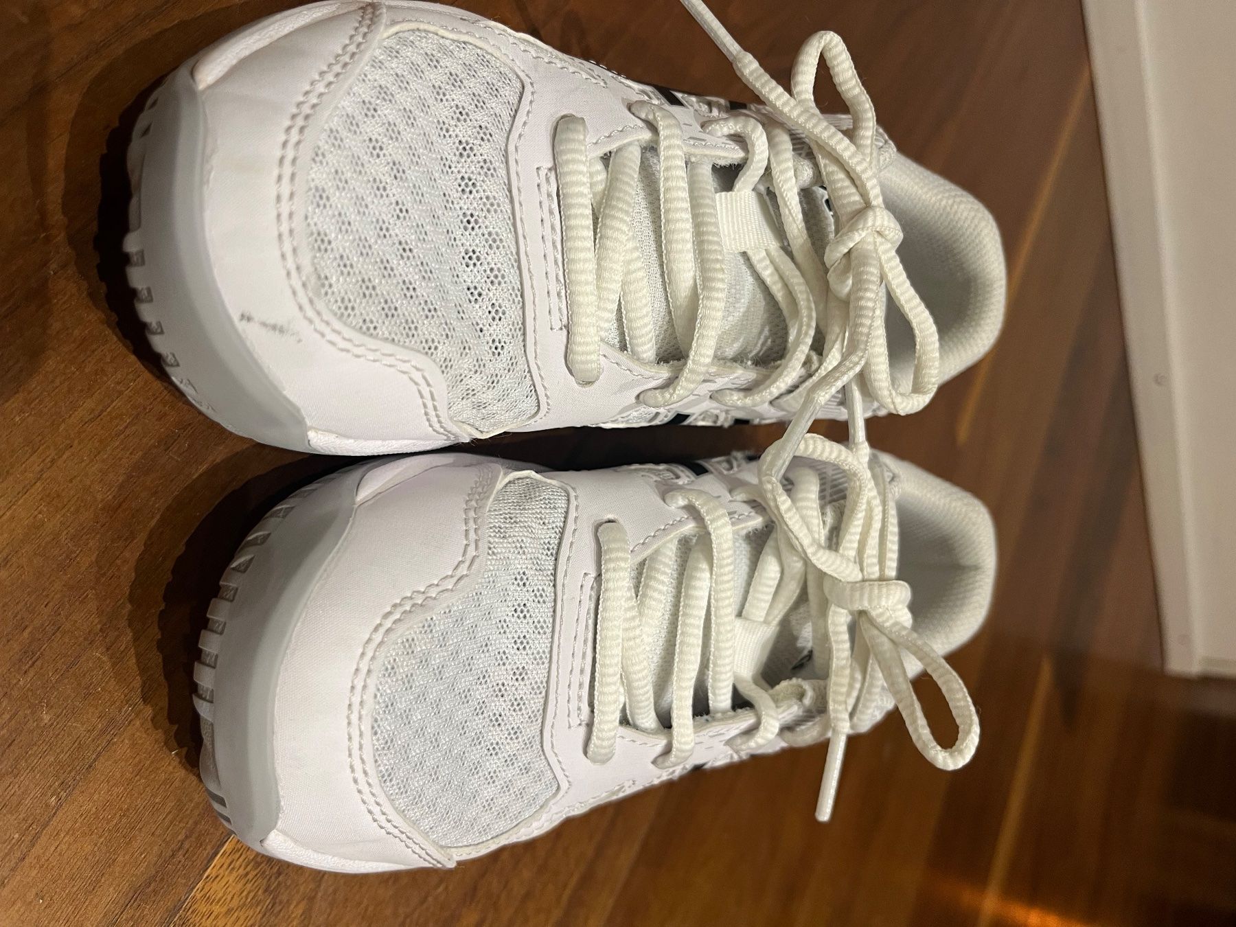 Scarpe per ragazze: Asic Hallenschuh Gr. 33.5 – Usato da Wigoltingen venduto da Pigi84 1