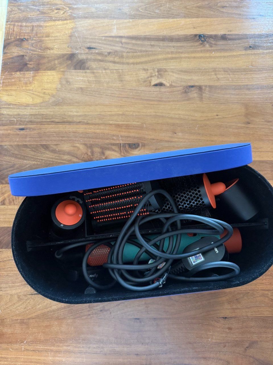 Dyson Asciugacapelli: Dyson Airwrap i.d. Straight+Wavy Bluetooth – Usato da Zürich venduto da futurmutur 2