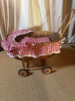 Wunderschöner Puppenwagen aus Peddigrohr