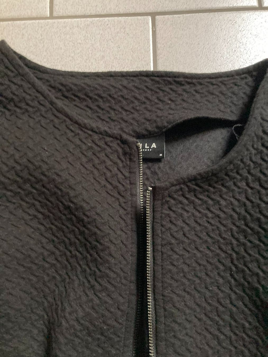 Vila Jacken: Vila Sweatshirt/Jacke Größe M Schwarz Neu – Neu (gemäss Beschreibung) aus Lausanne 26 von anaxena 1