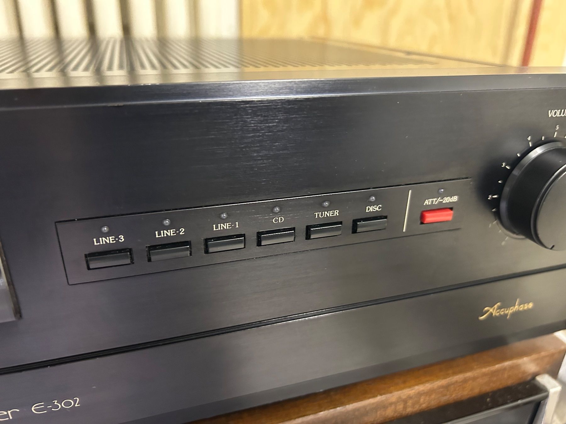 Accuphase Amplificatori: Accuphase E-302 – Fully Restored Integrated Amplifier – Usato da Baar venduto da AAT5 4