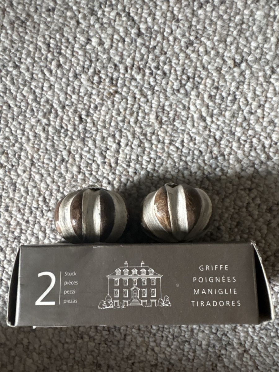 Bastelsets: Griffe 2 Stk. neu Möbelgriffe braun weiss – Neu und originalverpackt aus Berneck von SESSES 1