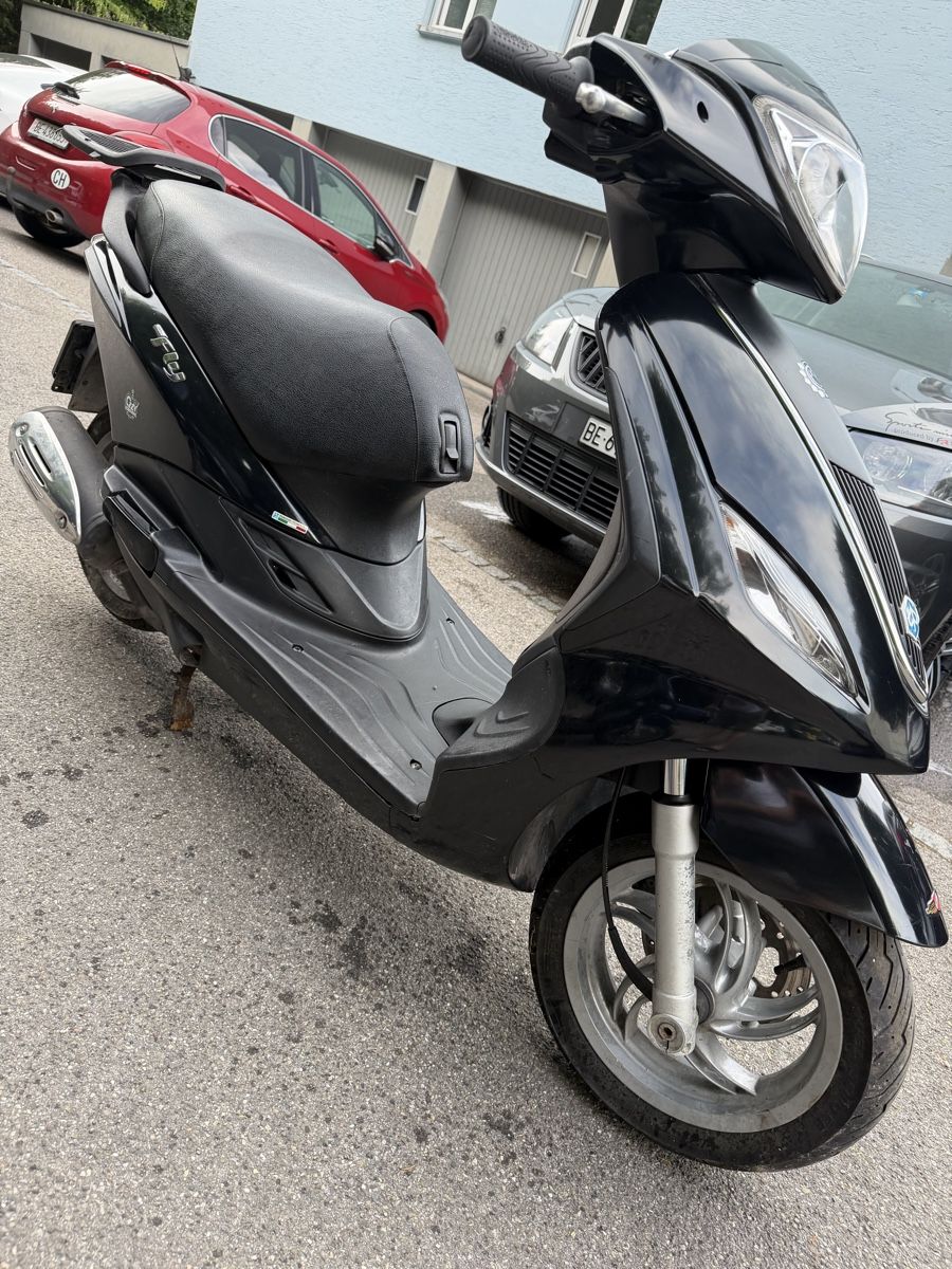 Piaggio Scooters: Piaggio FLY 125cc 3V KM256517 – Défectueux à Langenthal par SuzukiGsx-R 1