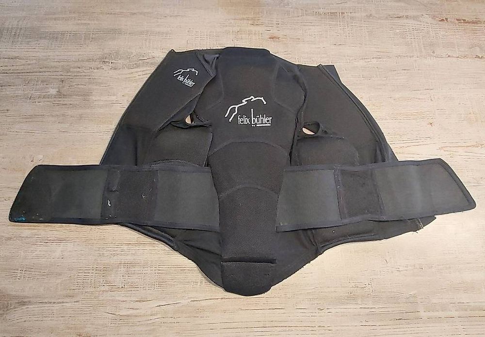 Protections: Kinderreitweste ca 115-130 cm Körpergrössr – D'occasion à Grossaffoltern par Huschu01 3