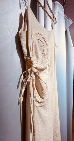 *SALE* Schickes Sommerkleid mit raffinierter Loch-Raffung