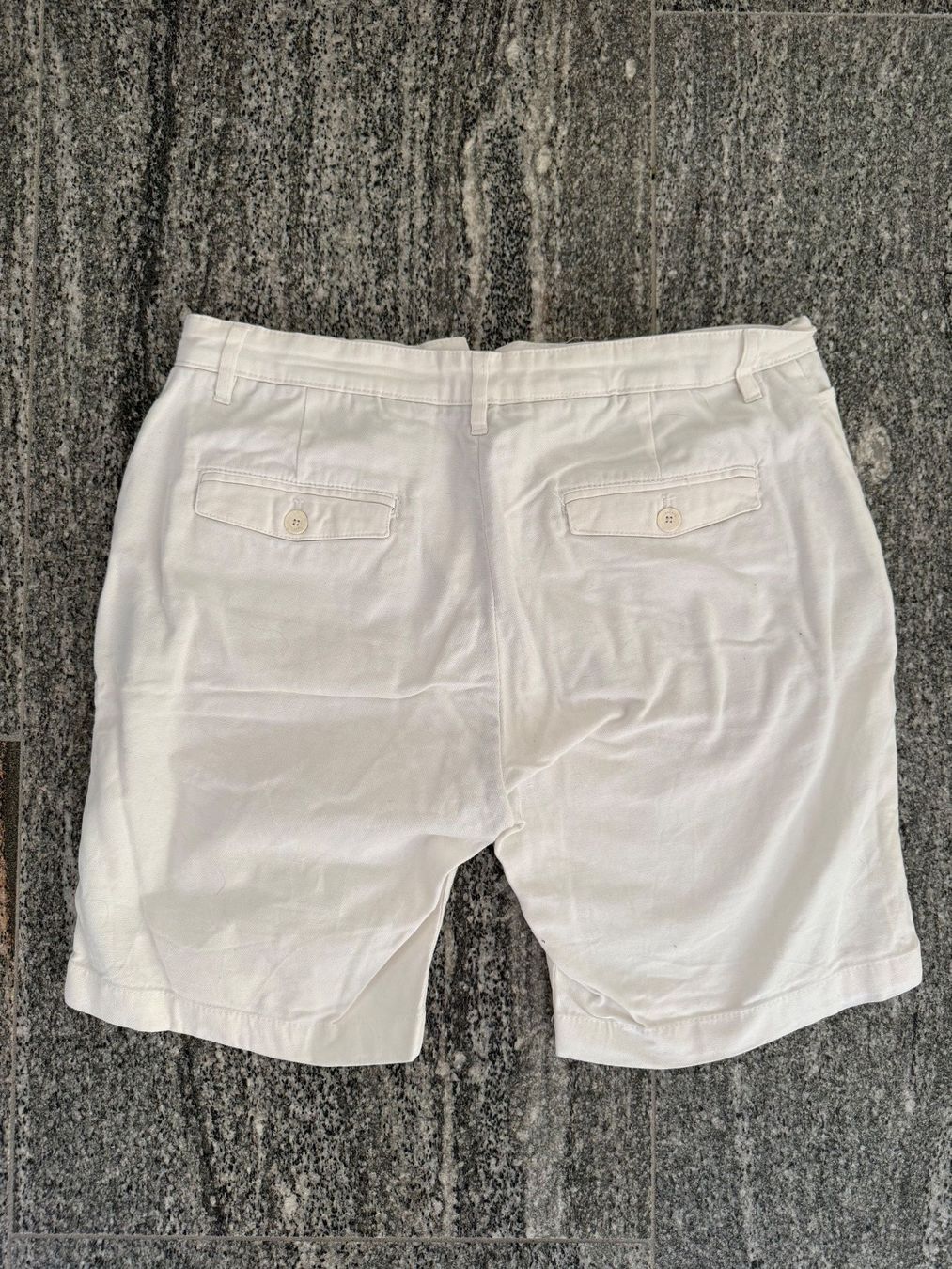 Zara Pantaloni: White Zara womens shorts – Usato da S. Vittore venduto da via_h2nb 2