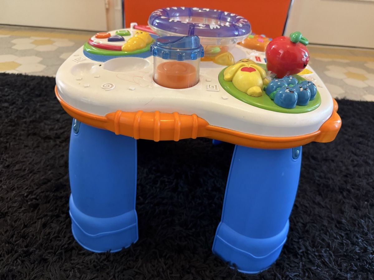 Fisher-Price Giocattoli: Fisher-Price Laugh & Learn table! Fun for learning! – Usato da Nyon venduto da raz_7y76 1