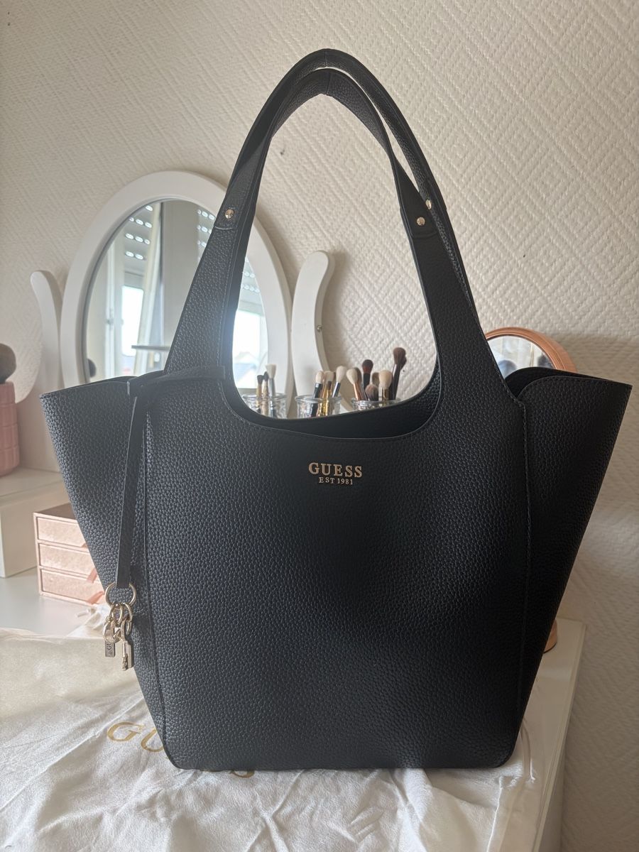 Guess Sacs femmes: Guess Tasche  – D'occasion à Basel par Brunner.T