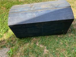Holztruhe gewölbter Deckel blau antik gebraucht Zustand