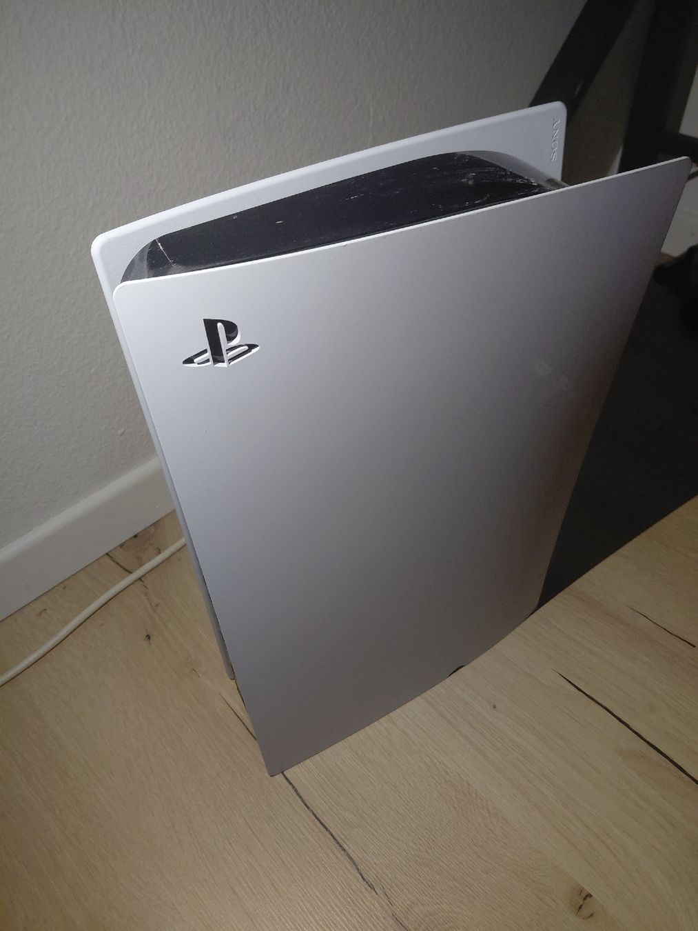 Sony Konsolen: PS5 Spielkonsole mit Ständer und Controller, Top Zustand! – Gebraucht aus Glattbrugg von din_nl6n 3