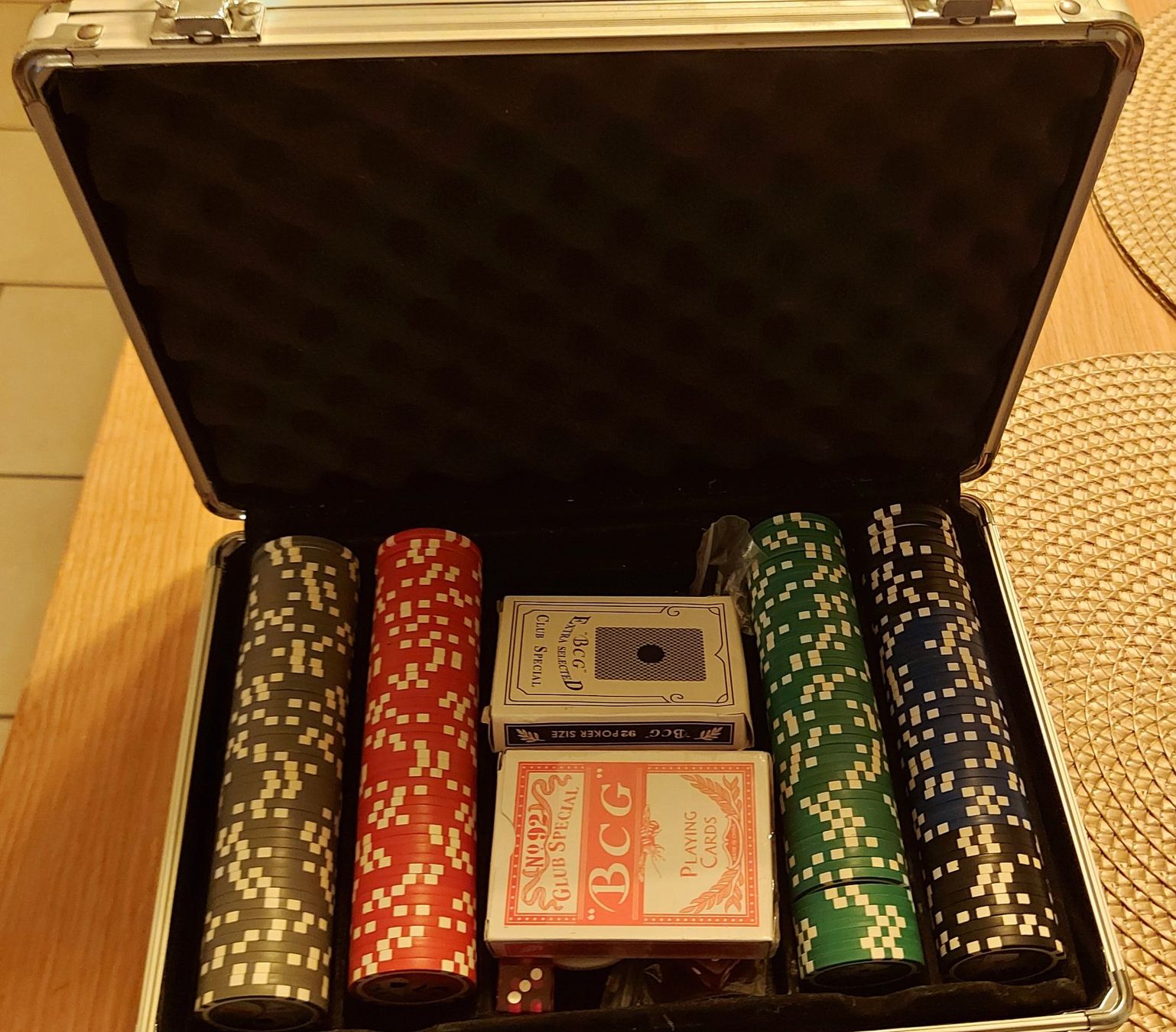 Spiele: Poker Koffer mit Chips und Karte – Gebraucht aus Ried-Brig von Pimlico