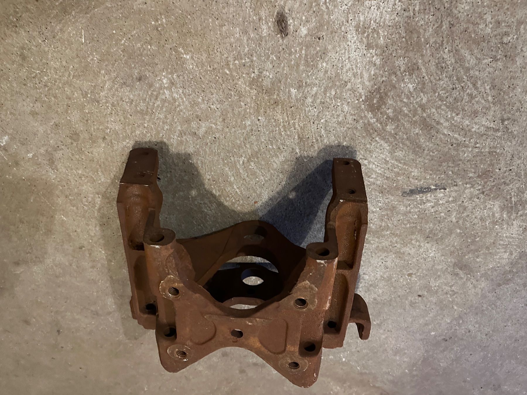 Massey Ferguson Trattori: Massey Fergusson 35 Vorderachs -Träger – Usato da Huttwil venduto da alc_s2gc 7