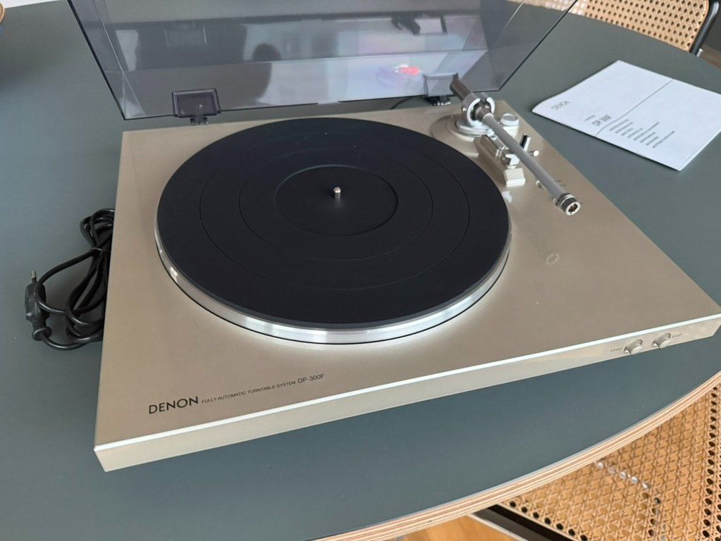 Tourne-disques: Denon DP-300F – Neuf (Voir description) à Zürich par Mauriccee