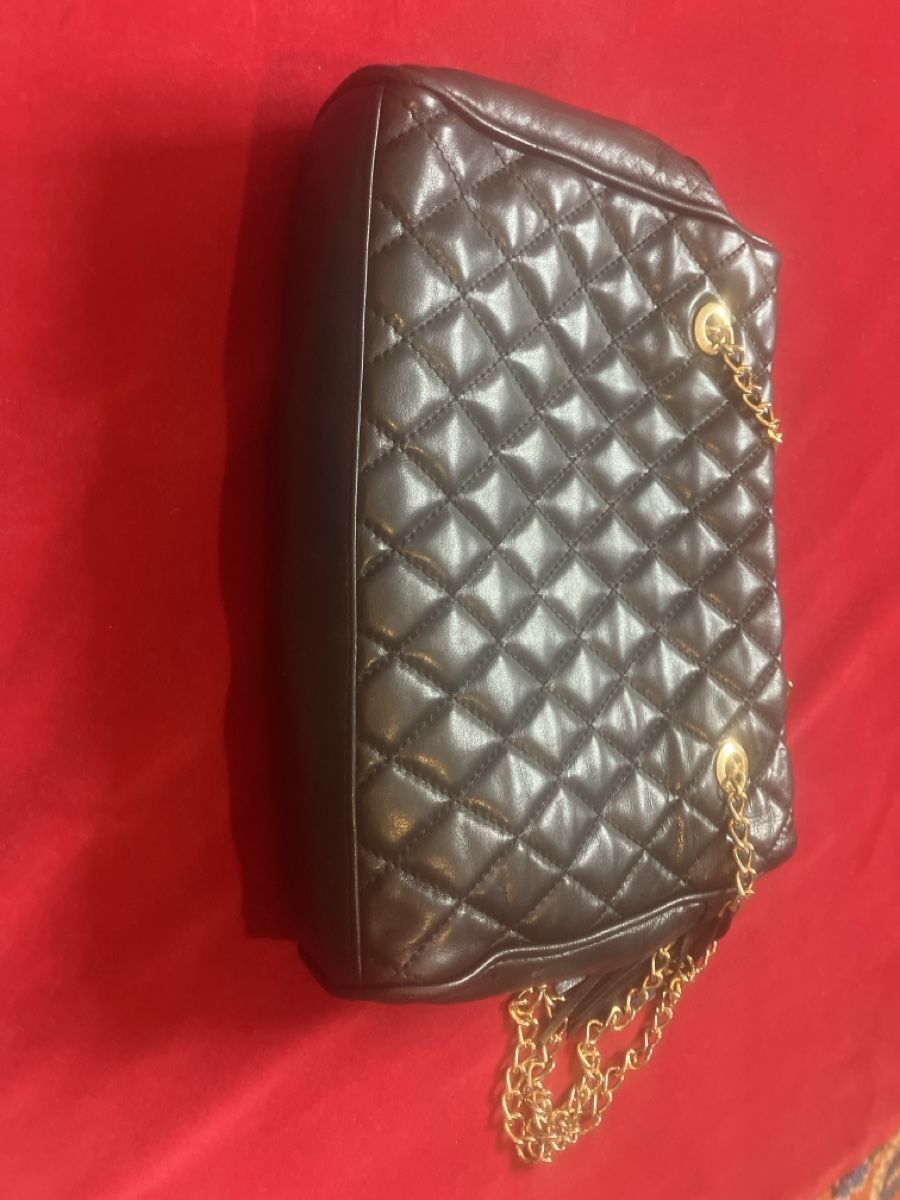 Borse da donna: Leder Handtasche schwarz mit Goldkette  – Usato da Muralto venduto da jac_hkz5 5