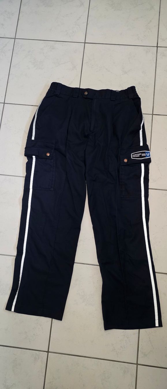 Uniformen: Uniformhose Kantonspolizei Neu – Gebraucht aus Aarburg von Se20