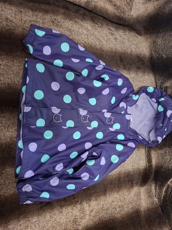 Gr 110 Migros Kids Regenjacke gefüttert lila mit Punkten