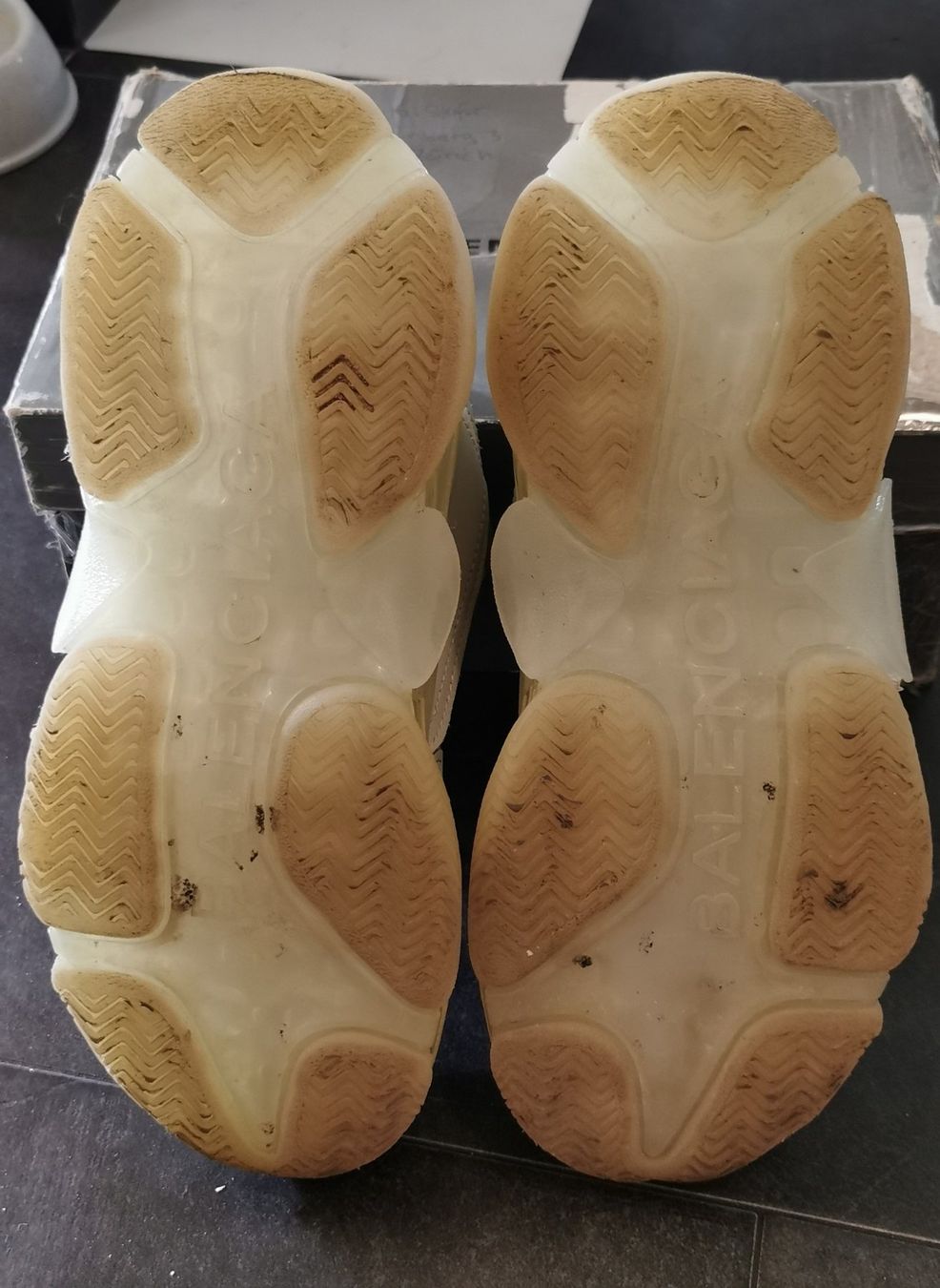Scarpe da uomo: Sneakers – Usato da Morges venduto da B.Nipawan 1