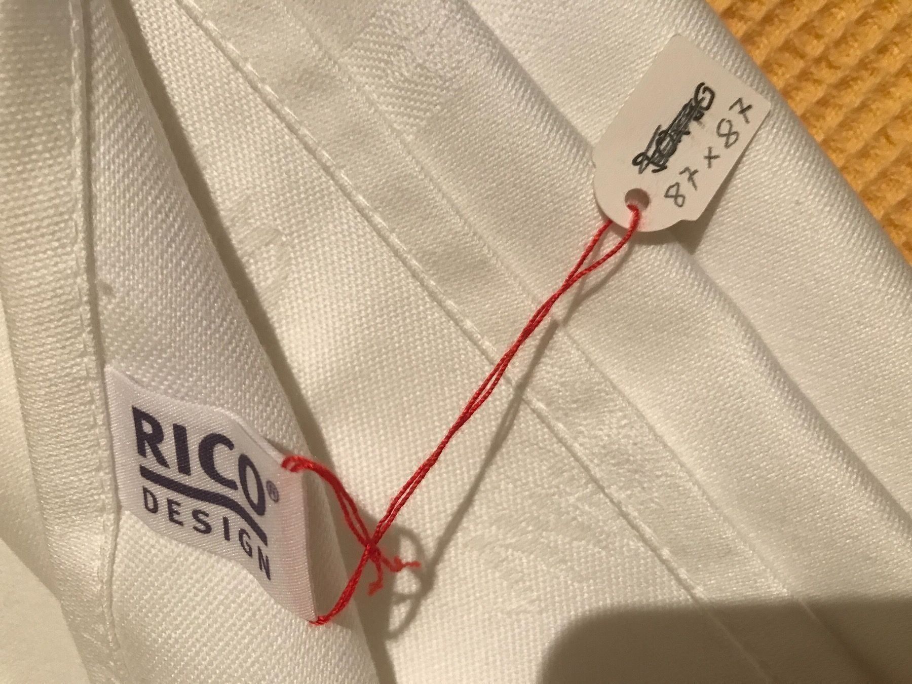Coperte: TISCHTUCH. VON. HAND GESTICKTGESTICKT – Nuovo (secondo la descrizione) da Hochdorf venduto da la_nationale 3