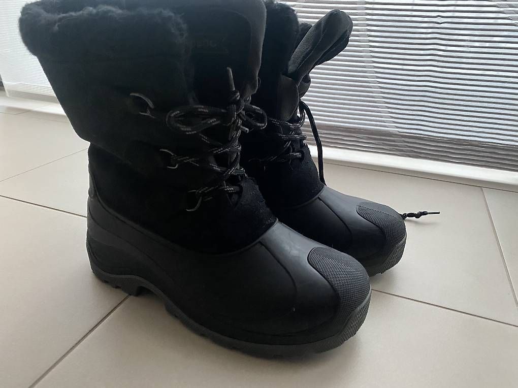 Scarpe da uomo: Winterschuhe Gr 34-35 Fribbo – Usato da Basel venduto da svetlana010