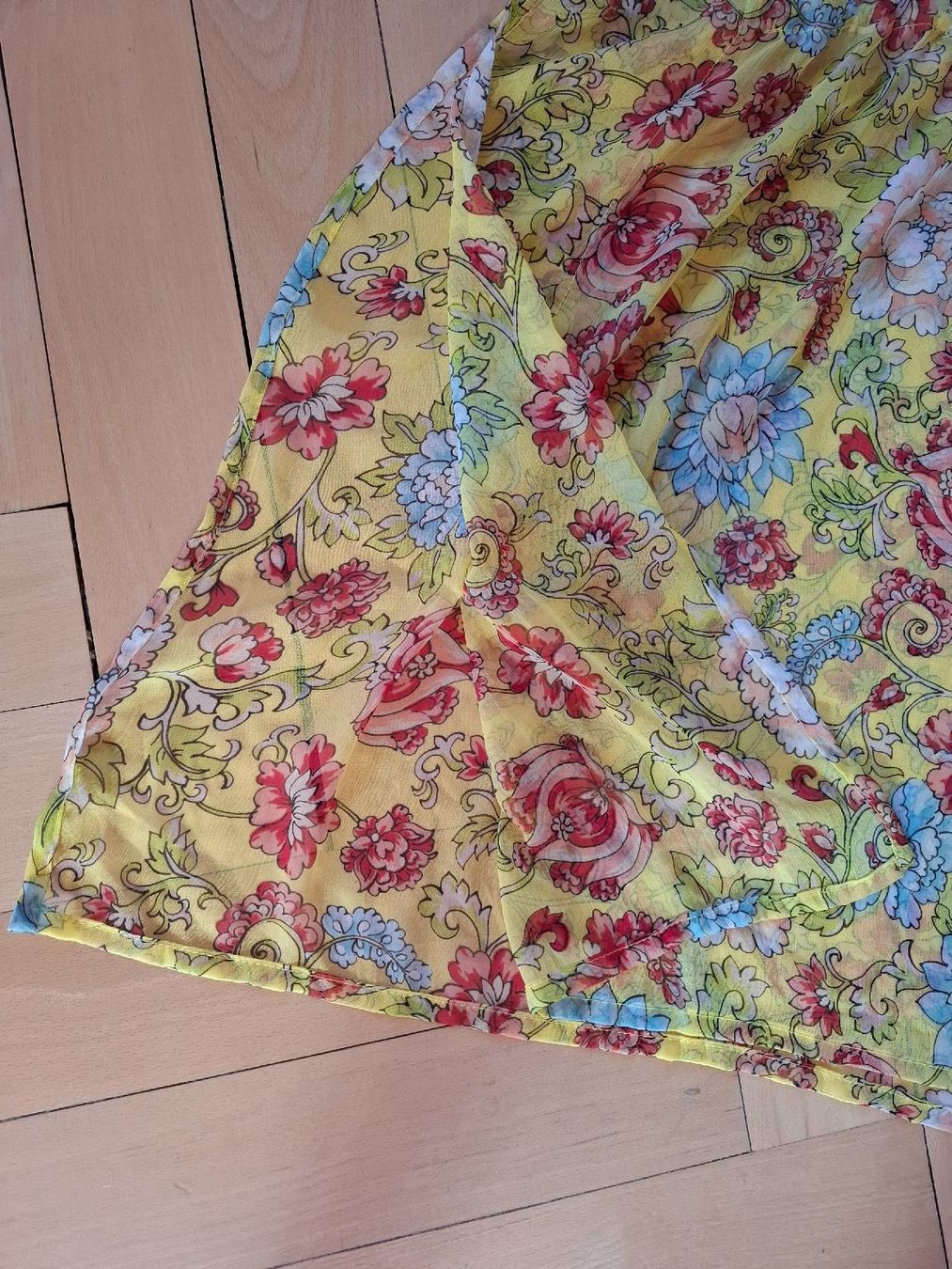 Kleider: Strandkleid gelb Blumen onesize – Gebraucht aus Ennetbaden von Rosen1 8