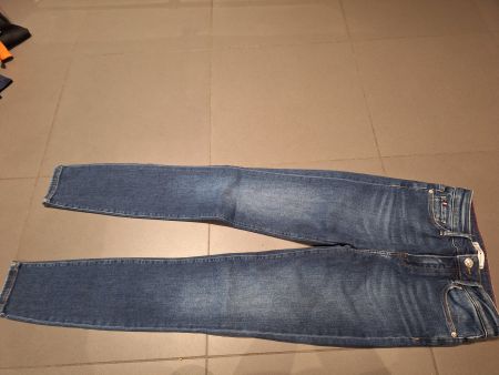 Skinny Jeans mit mittelhohem Bund und zwei Jeans Jacken 164