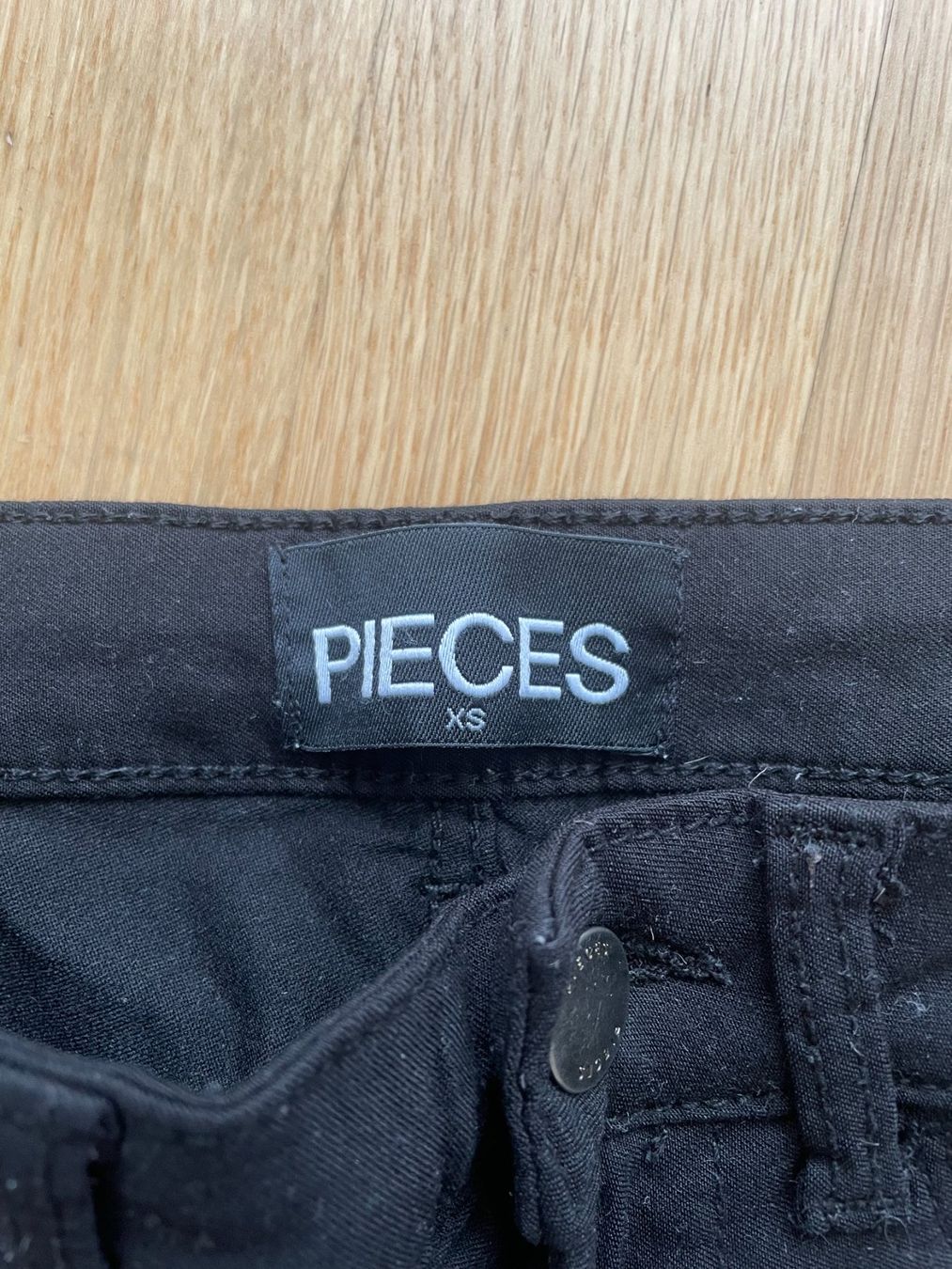 Pantaloni: schwarze Jeans in Gr. XS – Usato da Wil SG venduto da Miwil 1