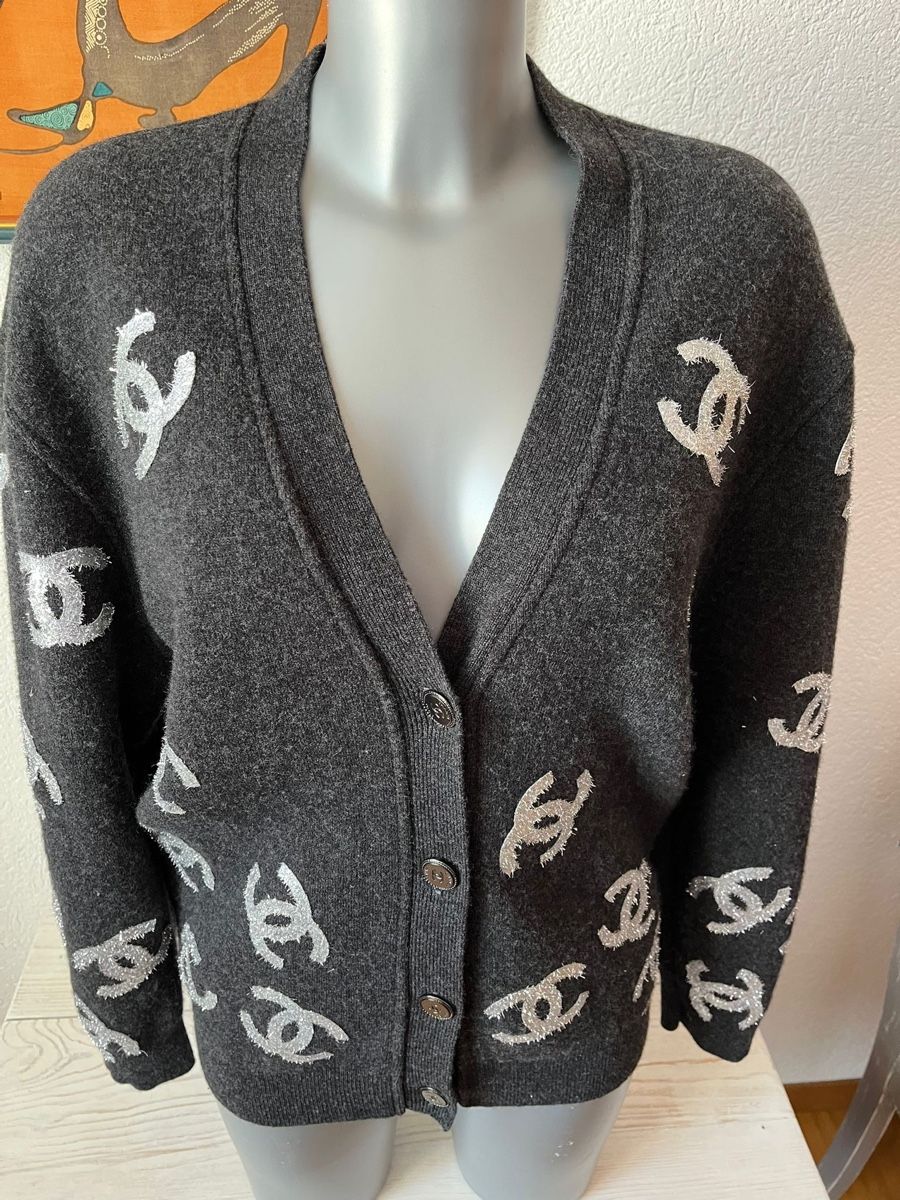 Chanel Pullover & Sweatshirts: Original Chanel Cardigan  – Gebraucht aus Zürich von Mariposa2004 2