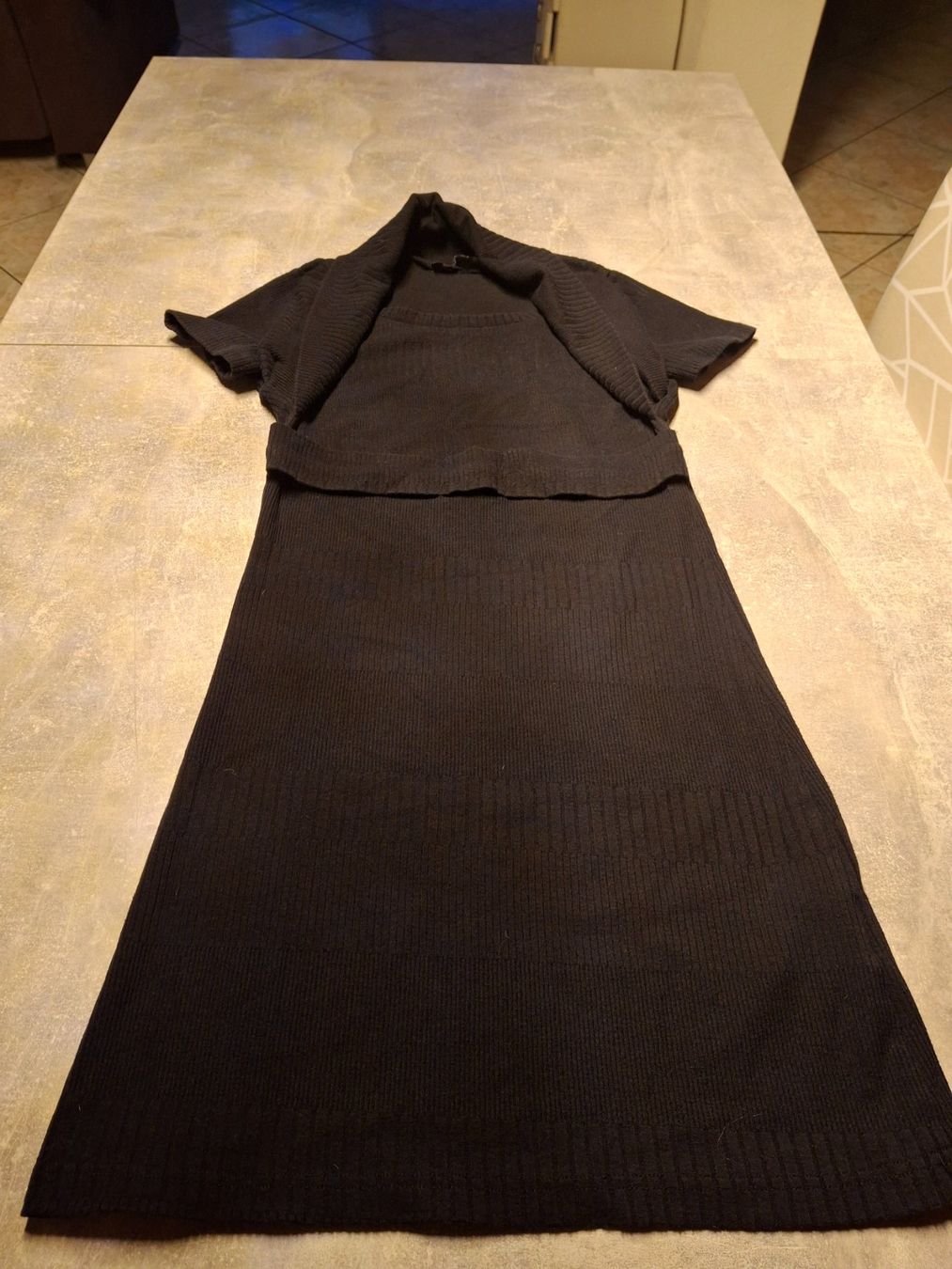 Vestiti: Robe noire taille S/M marque Yendi – Usato da Villiers venduto da san_jn5w 1