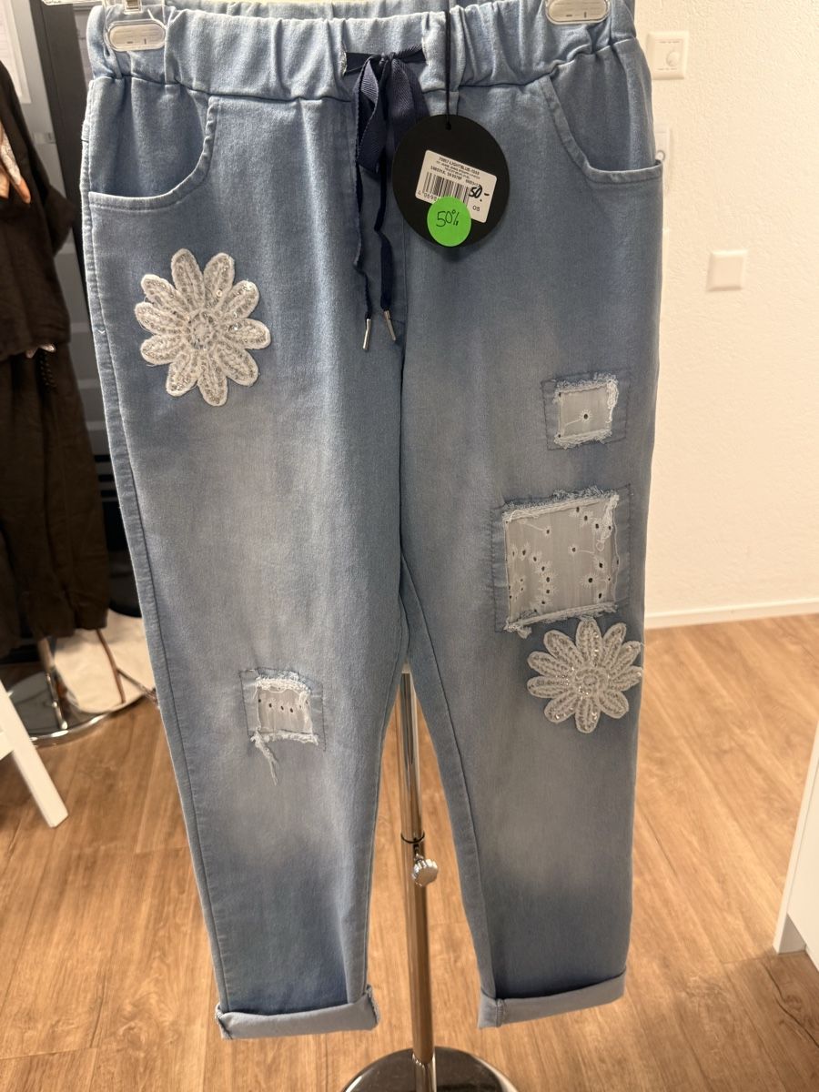 Jeans: Trendige Jeans – Nuovo e nell'imballaggio originale da Lengnau BE venduto da noyanomy