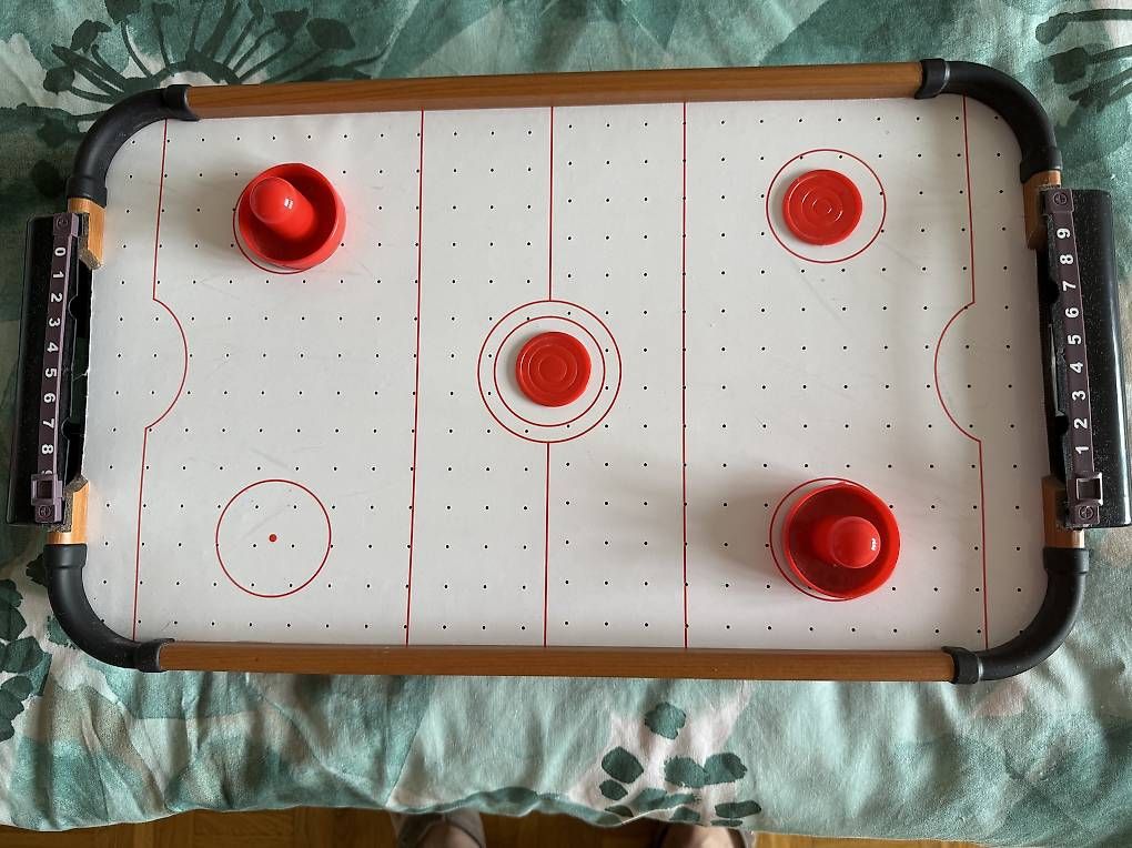 Spiele: Mini billard et mini patinoire sur Air – Gebraucht aus Petit-Lancy von geo_q6f7 1
