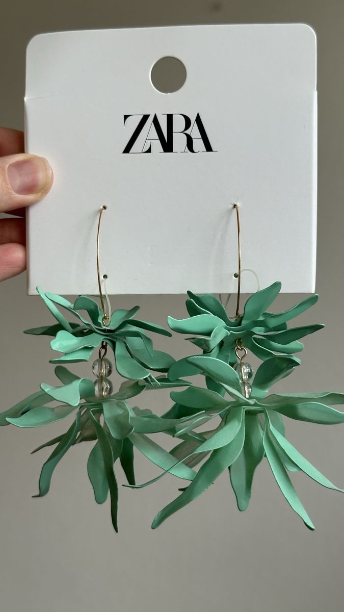 Zara Orecchini pendenti & Orecchini a lobo: NEW: Zara Green Flower Statement Earrings – Nuovo e nell'imballaggio originale da Zürich venduto da ter_ckj6 1