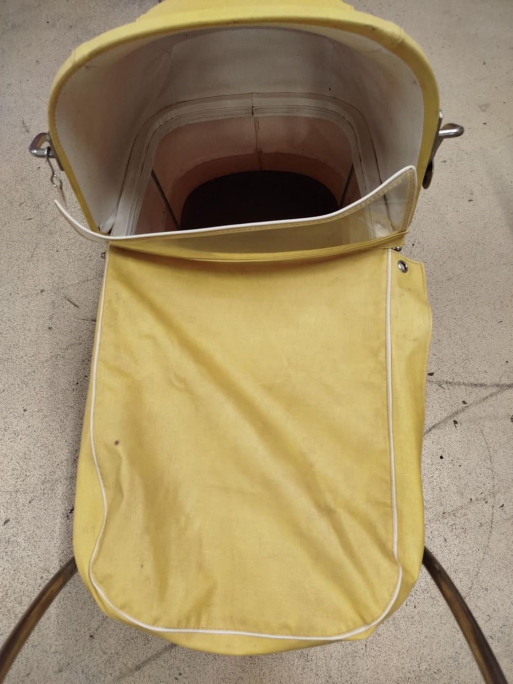 Puppenwagen: Ancienne poussette pour  poupée ( nr 2 ) – Gebraucht aus La Chaux-de-Fonds von Emmaus2300CDF 3