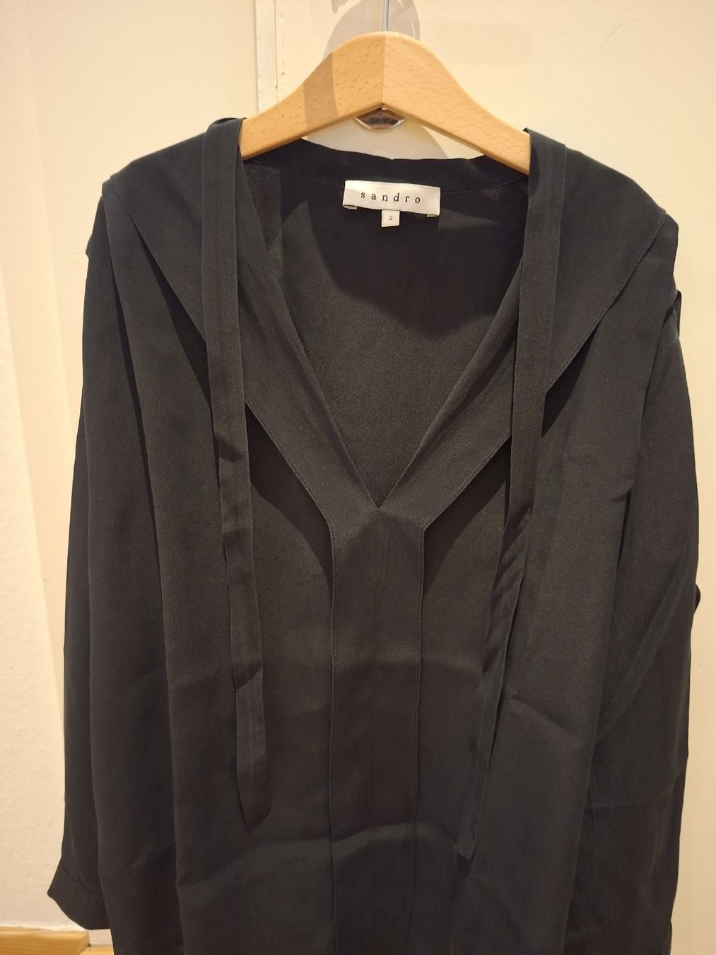 Sandro Camicette: Sandro Black Blouse, Size 2 – Usato da Zürich venduto da Lolaad 2