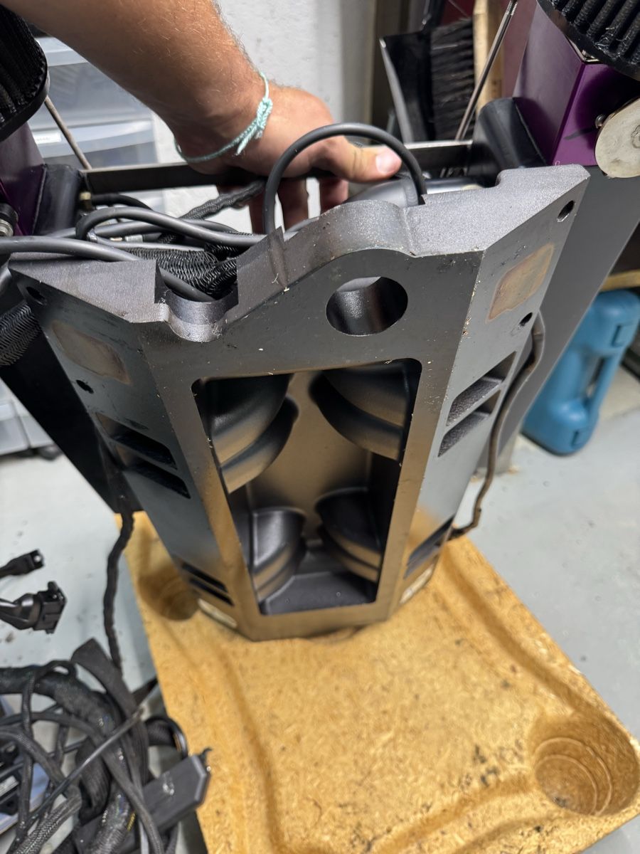 Moteurs: Pflug Einspritzung GM V8 350 – D'occasion à Wünnewil par Gsx4 3