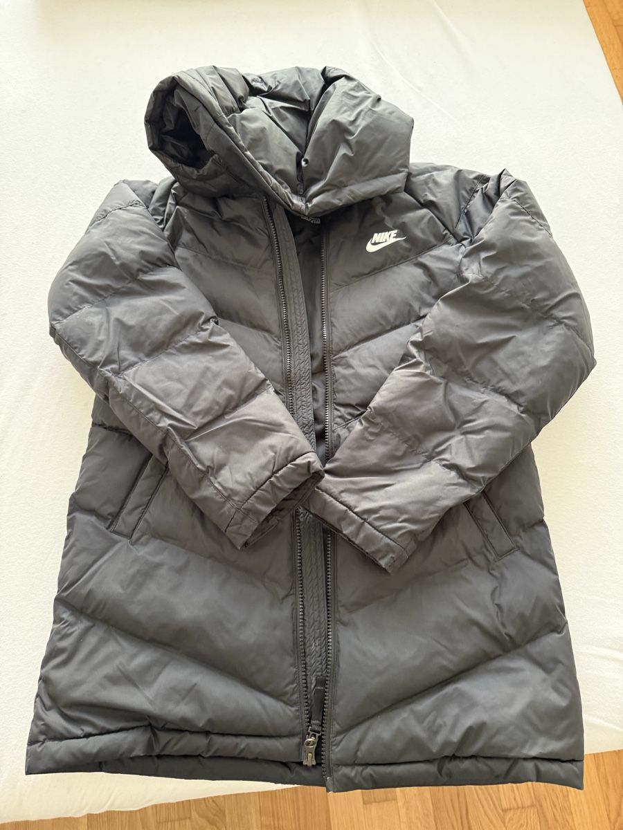 Nike Giacche: Nike Winterjacke  – Usato da Rothrist venduto da Lon28
