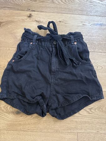 Short Pull&Bear noir taille haute ceinture taille 34
