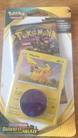 Set Pokémon Darkness Ablaze: bustina, carta Pikachu, gettone