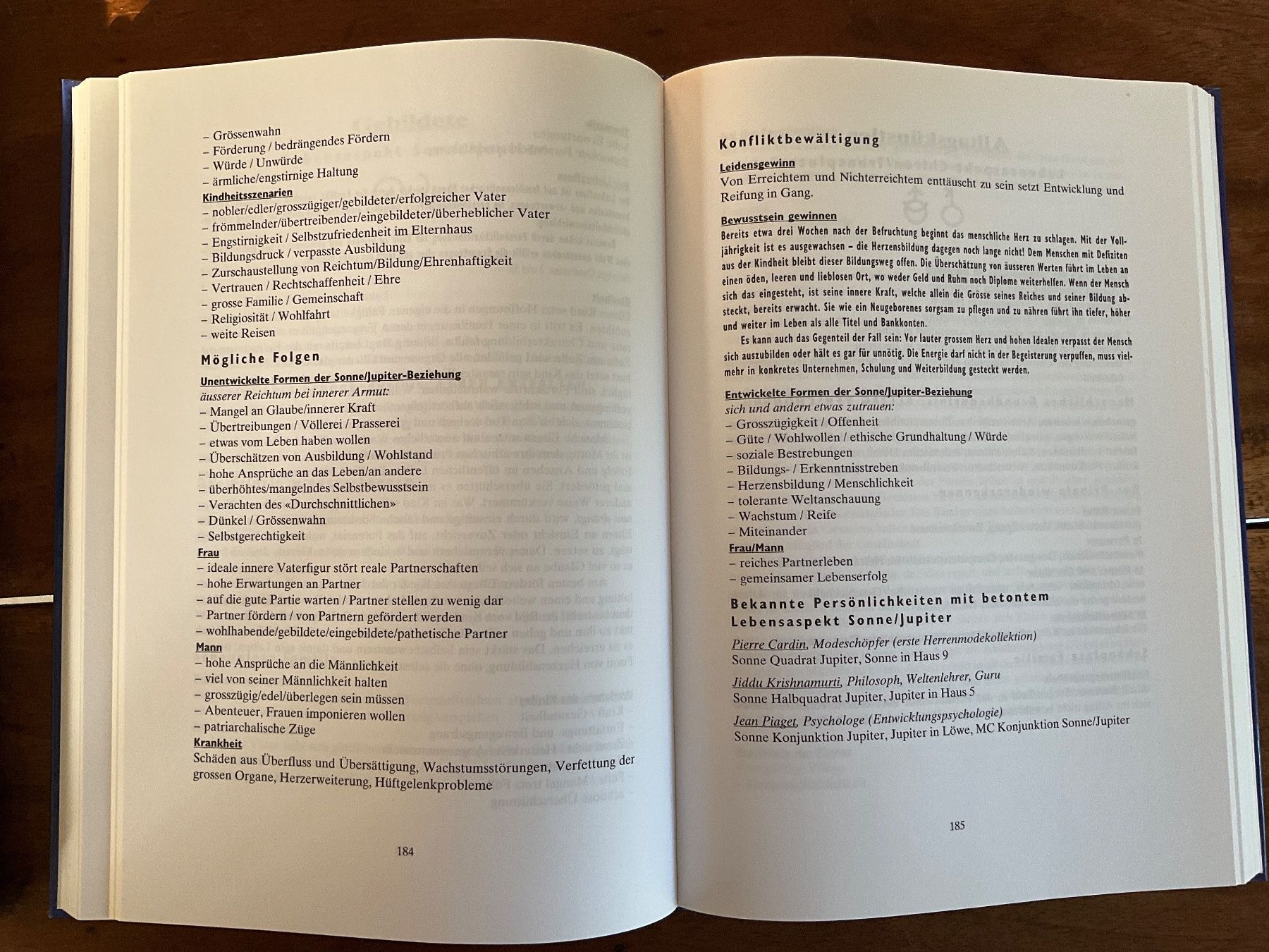 Libri: 2 Astrologie Bücher – Usato da Avenches venduto da Lactobacille 2