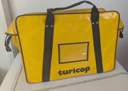 Grosse, gelbe Tasche aus Lastwagenplane von turicop