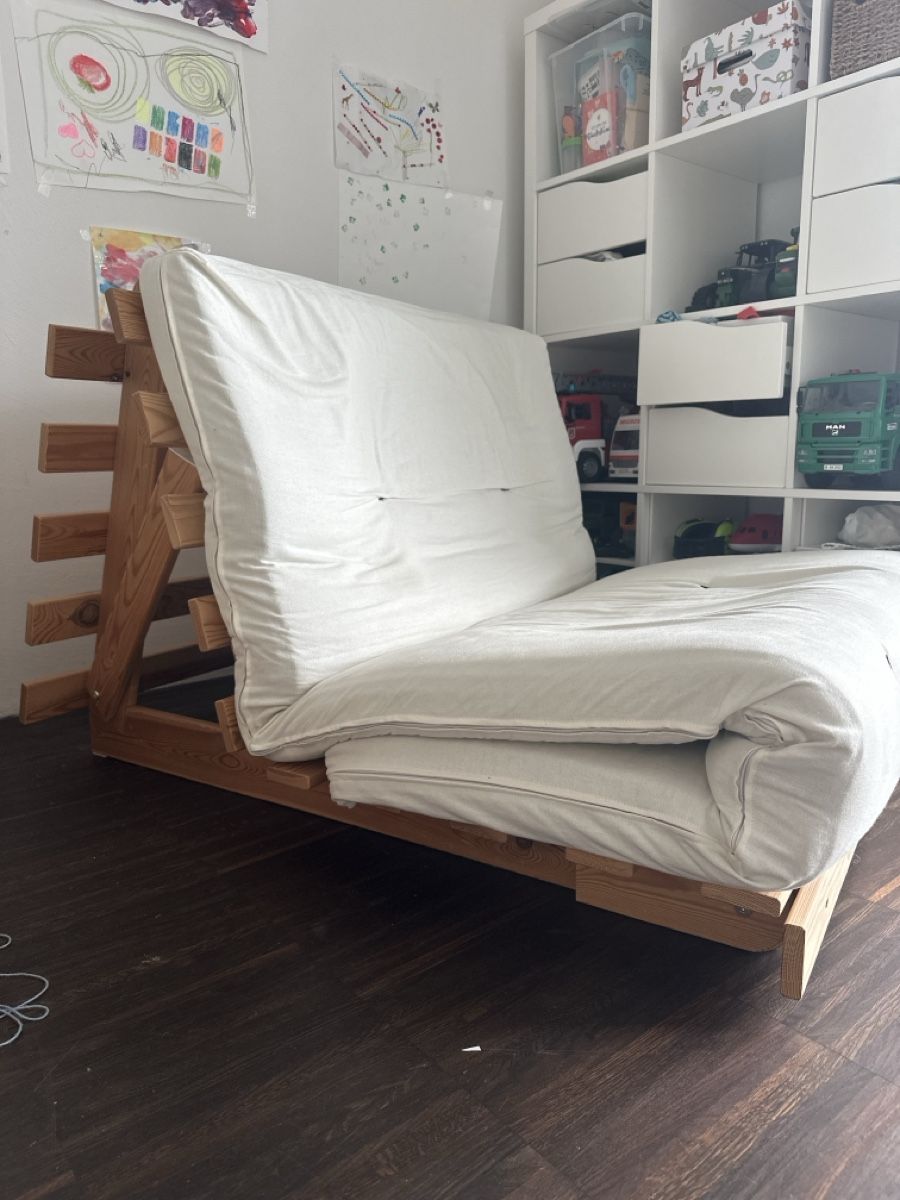 Sofas: Futon Schlafsofa Holz La Redoute  – D'occasion à Männedorf par her_9mw6