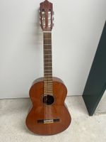 Gitarre J. Perez, defekt mit Loch am Korpus
