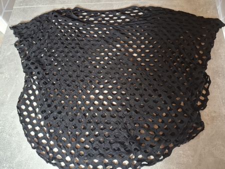 Haut noir très ajouré taille S 