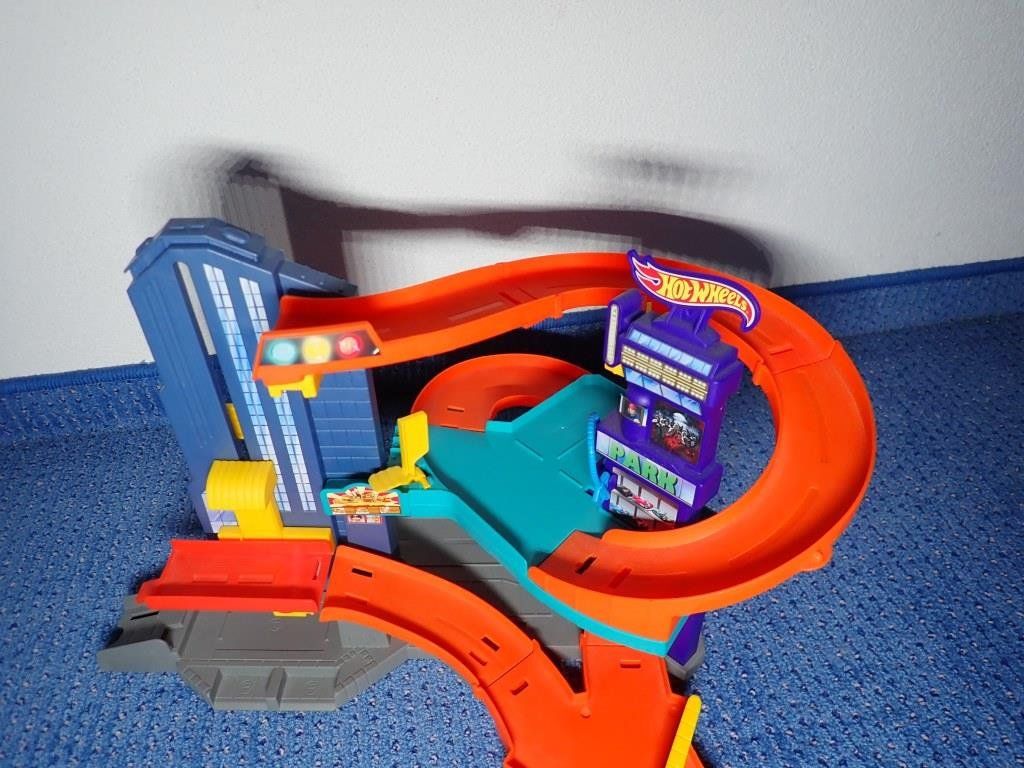Hot Wheels Giocattoli: Hot Wheels Speedtropolis Playset Race 3 – Usato da Galgenen venduto da Marc98 1