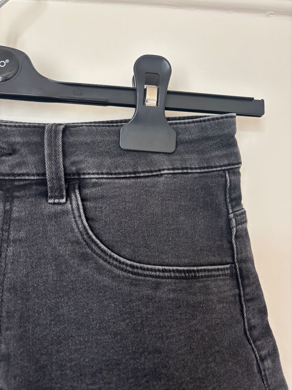 H&M Pantaloni: Mini short noir – Usato da Lausanne venduto da line_2kpd 3