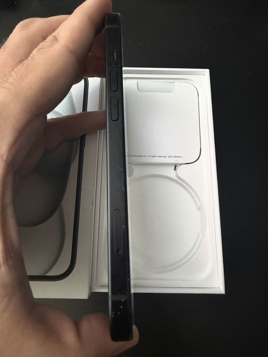 Apple Telefoni cellulari / Smartphones: iPhone 15 noir 128Gb  – Difettoso da Genève venduto da Phoneconcept 5