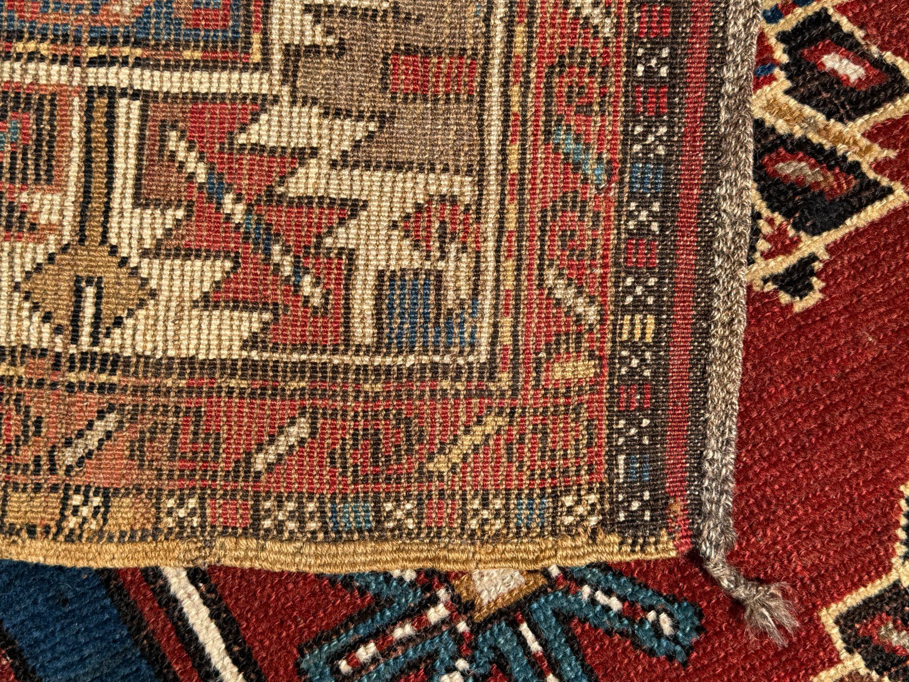 Teppiche: Kasak mit archaischem Design Teppich 236x140cm sauber – Gebraucht aus Vacallo von cri_229f 9
