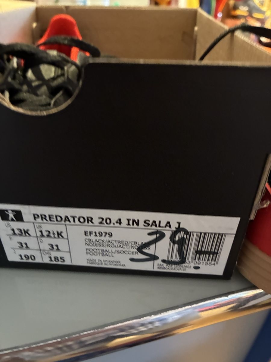Adidas Scarpe per ragazzi: Adidas Predator 20.4 IN Sala Grösse 31 neu – Nuovo e nell'imballaggio originale da Zürich venduto da Msirco