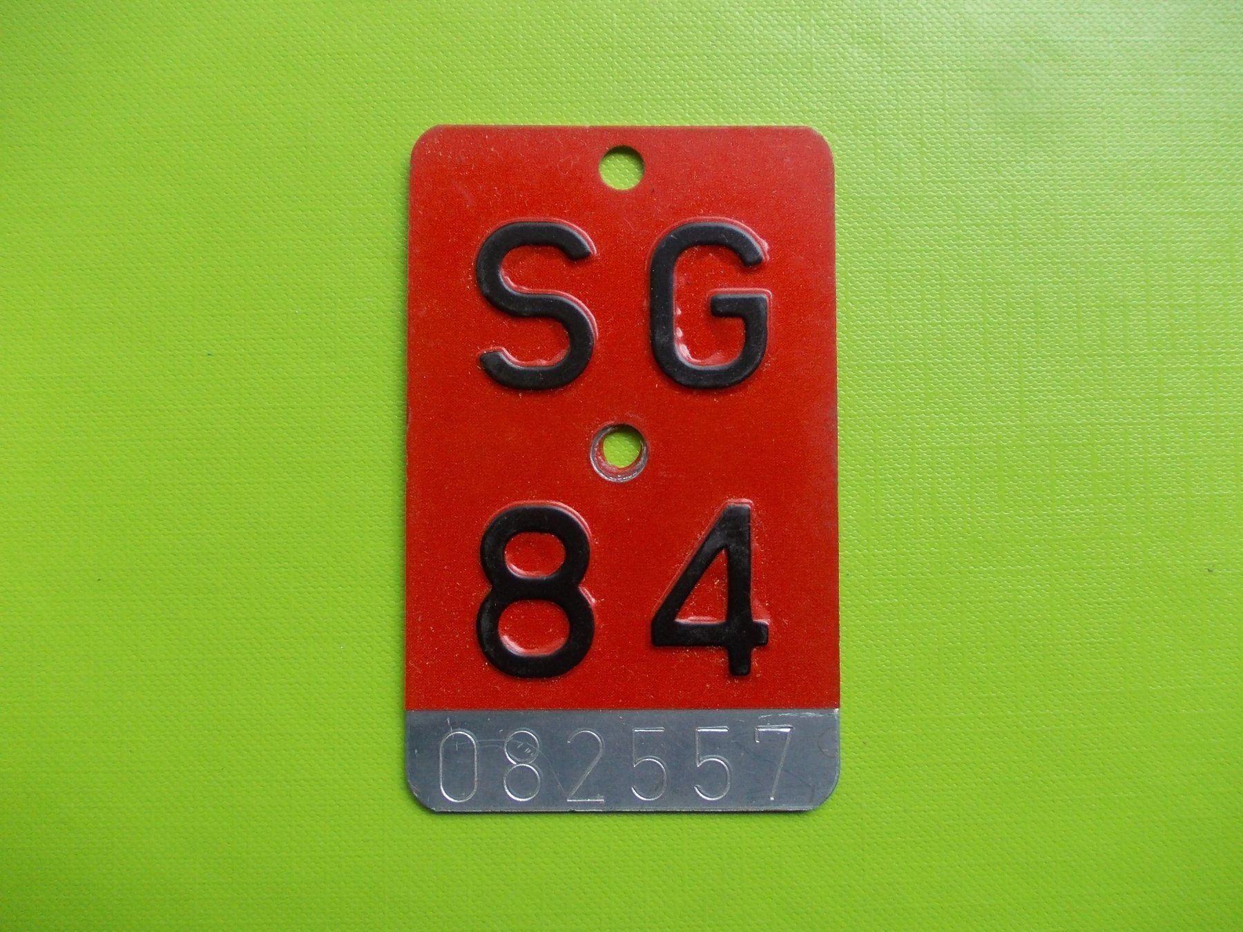 Schilder: Velonummer / Fahrradnummer SG 84 – Gebraucht aus Gsteigwiler von HORMIGA21